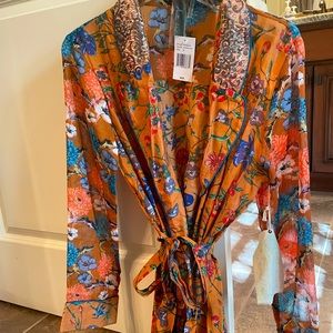 Beautiful Aratta Silent Journey top.